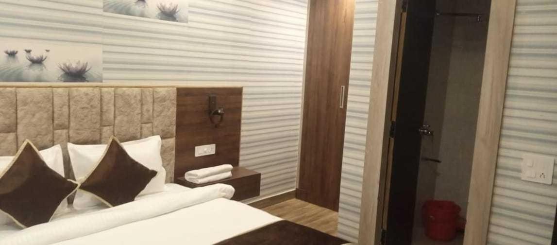 Oyo Mmc Hotel And Restaurant Meerut Dış mekan fotoğraf